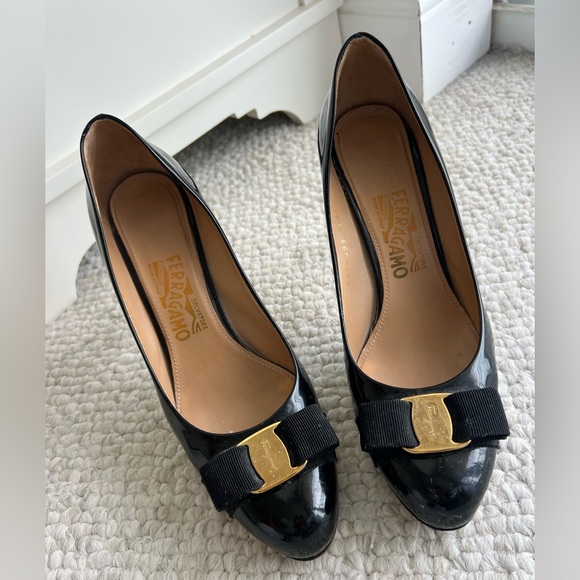 Shoes - Salvatore Ferragamo Vara Bow Patent Pumps Sz 8.5